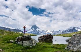 10 Best Instagram Accounts Of Outdoorsy Women See more ideas about poses, female poses, photography.