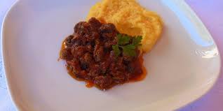 1 kg lumache già pulito, rosmarino, aglio, olio extravergine, alloro, finocchio fresco, sedano, 3 bicchieri brodo vegetale, 500 ml passata di pomodoro, sale e pepe. Lumache In Umido Alla Polesana Ricetta Gastronomica