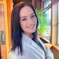 Roxanne Wicks's Instagram, Twitter & Facebook