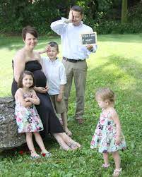 Loving Memories Photography Design Family Maternity Pictures Maternity Photography Family Maternity Photography Poses Outdoors