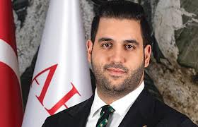 Ünlü spor yorumcusu Sinan Engin, milyarder aileyle dünür oldu!