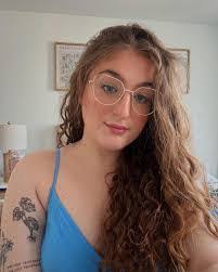 Alexa Randall's Instagram, Twitter & Facebook