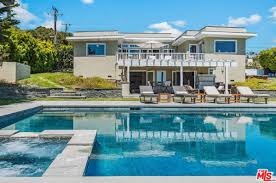 Reese witherspoon has purchased a malibu, calif., compound for $6.2 million, a source exclusively told page six. Inside Olympic Snowboarder Shaun White S 27 Million Malibu Compound Maxim