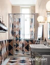Una Casa A Milano Punta Sulla Sinfonia Cromatica Declinata Al Femminile In 2020 Sophisticated Bathroom Beautiful Apartments Interior
