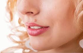 Un grain de beauté est une masse non cancéreuse courante. Excroissances De Peau Grain De Beaute Et Point Rubis Que Faire Tout Pratique