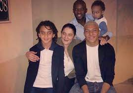 Ethan mbappé est en passe de suivre le même chemin que son grand frère kylian. Pin On Celebrites Stars