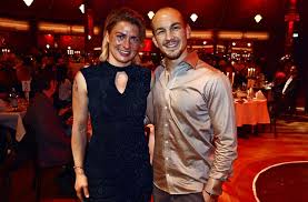 Wer sonst noch dabei war, welche kleider ausgeführt wurden und wer mit wem über den roten teppich spazierte, sehe sie in unserer täglich aktualisierten bildergalerie. Kolumne Uber Selbstverliebte Und Understatement Wie Wichtig Ist Der Rote Teppich Fur Stuttgart Stuttgart Stuttgarter Nachrichten