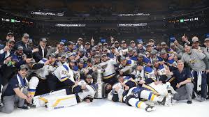 Stanley cup), d'abord appelée dominion hockey challenge cup, est décernée chaque année par la ligue nationale de hockey à l'équipe championne des séries. Lnh Les Blues Sont Les Champions De La Coupe Stanley Avec Un Gain De 4 A 1 Lors Du 7e Match Rds Ca