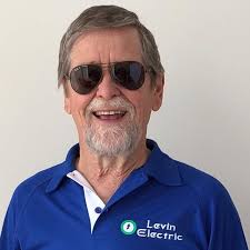 This is the new Windrose electric heavy haulage truck. With a battery of  729 kWh and a range of 670 km per charge, this machine ends any remaining  fuel cell trucking argument.