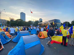 Acesta camera este amplasata in cladirea cciat timisoara si are o vedere deosebita asupra catedralei metropolitane din timisoara in piata victoriei. Protest In Corturi La PiaÈ›a Victoriei Europa Fm