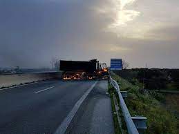 Tg antennasud 27 09 2016 cerignola: Far West In Autostrada Assalto Al Portavalori A Cerignola Strada Chiusa E Mezzi Incendiati