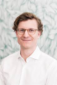 AUSBAU IM ÄRZTEZENTRUM "THE AURORA"