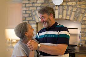 2sph senior services propose des prestations d'aide à domicile : Romantic Senior Couple Dancing At Home Smiling Domicile Stock Photo 213402134