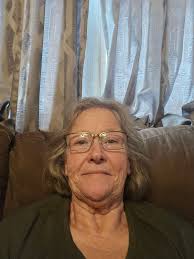 A Old Man Meets A Beautiful Girl...see continuation Below FIRST C0MMENT 👇