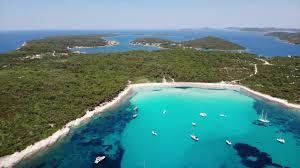 Duljina dugog otoka je oko 45 km, te se svom svojom duljinom naš apartman „jovilada nalazi se 2km od najpoznatije pješčane plaže na jadranu, plaže sakarun, te 5km od malih plaža s. Sakarun Beach And Veli Rat Dugi Otok Youtube