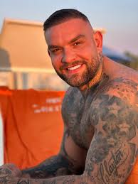 Punks Arguing Over Nothing (Extreme Poser Edition)