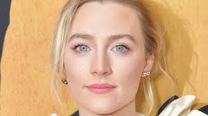 Würdest du dir den film ansehen, wenn du nicht selbst mitspielen würdest?ich denke schon. Saoirse Ronan In Adaption Von So Lebe Ich Jetzt Promiflash De
