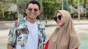 Tapi, ria ricis menegaskan kalau ia dan harris vriza hanya berteman. Gosip Tunangan Dengan Harris Vriza Ria Ricis Dia Yang Sembuhkan Luka
