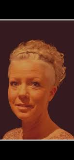 Thomas Og Eva havde i Mandags Kobberbryllup ❤️Endnu engang et stort  tillykke skal lyde fra os alle i salonen. Igår Lørdag d.21 skulle der  holdes fest, og lokkerne skulle sættes på Eva