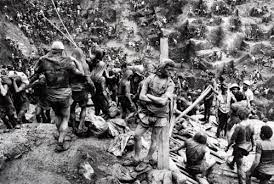 Committed photojournalist, salgado is one of the most outstanding and versatile of contemporary photographers. Sebastiao Salgado Serra Pelada Gold Mine Brazil 1986 Silberfarbener Gelatinendruck Zu Verkaufen Kunzt Gallery