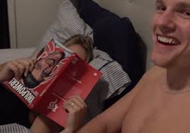 Zijn vader heeft enzo en broer milan toen ze nog maar een paar jaar oud waren laten weten hen niet meer te willen zien, nadat hij van hun moeder scheidde. Enzo Knol Grootste Fan Site Over Vlogger Enzo Knol Bijgehouden Door Volger Met Knolpower