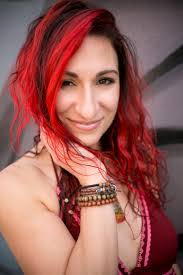 Julie Havens's Instagram, Twitter & Facebook