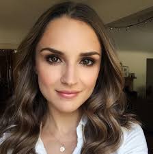 Give a girl the right makeup, and she can conquer the world. 💋 Photo by  @andrew.fabela Makeup and Styled by me Model: Felicia Wesley #elegance  #style #chic #makeup #couture