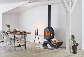 Quand Le Poele A Bois Devient Un Element Design De Votre Maison Poele A Bois Cheminees D Interieur Idees De Design D Interieur