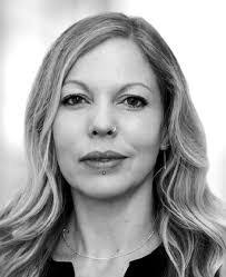 Amanda Latham's Instagram, Twitter & Facebook