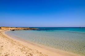This very long and wonderful beach, located just 5 km from marzamemi and 20 km from noto, along the southern coast of sicily, is characterized by an alternation of rocky stretches with shallow and crystalline waters and beaches with light gray and grainy sand, washed by a turquoise and transparent sea. Spiaggia Di San Lorenzo Noto Sicilia Sicilia Luoghi Viaggi