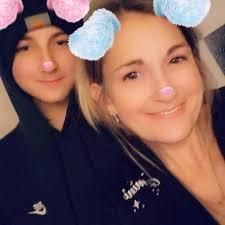 Michelle Awe's Instagram, Twitter & Facebook