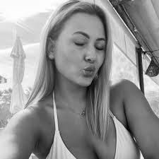 Shannon Wick's Instagram, Twitter & Facebook