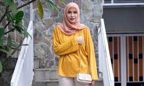 20 ide kerudung warna kuning lemon the journey sumber : 10 Gambar Baju Warna Kuning Kunyit Cocok Dengan Jilbab Warna Apa Jejakpiknik Com