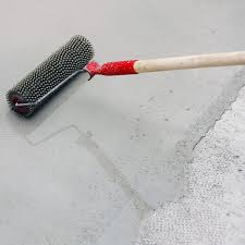 Vous pouvez aussi choisir de colorer votre béton lors de sa fabrication grâce à des pigments ajoutés. Comment Peindre Le Sol De Son Garage 6 Etapes Simples A Suivre