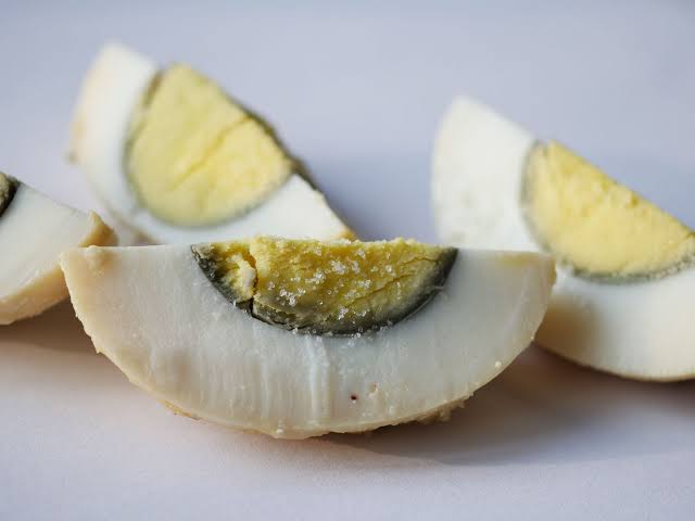 Is It Safe To Eat a Boiled Egg With a Green Ring Around the Yolk?