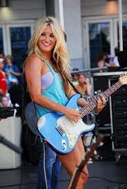 10 Female Guitarist Hairstyles Haircuts Witney