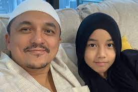 Malah, ada juga pengikut yang terhibur dengan perkongsian itu. Ketika Netizen Kecam Erra Fazira Ini Pula Kata Engku Emran Iluminasi