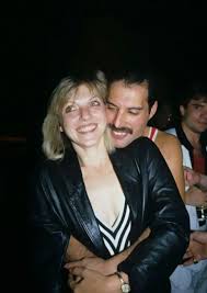 Hutton foi homenageado no testamento de freddie mercury. Freddie Mercury Said To Mary Austin In His Will If Things Had Been Different You Would Have Been My Wife And This Would Have Been Yours Anyway 1984 Oldschoolcool