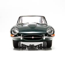 British racing green, or brg, is a colour similar to brunswick green, hunter green, forest green or moss green (ral 6005). Jaguar E Type Modell Im Massstab 1 18 British Racing Green