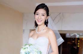 【幸福babymoon】余香凝三點式騷超級巨肚 放閃大晒老公視角 2021年04月13日 07:00 余香凝去年十一月與圈外男友結婚，聖誕節宣佈有喜，預產期為今年. 27æ­²æ°£è³ªå¥³æ˜Ÿå¸¶çƒå«è±ªé–€è¿'ç…§æ›å…‰å·¨åž‹å­•è‚šå¤§åˆ°é©šäºº å¨›æ¨‚ ä¸­æ™‚æ–°èžç¶²