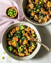 Healthy Chicken And Broccoli Stir Fry Whole30 Gluten Free Low Carb In 2020 Broccoli Stir Fry Whole30 Breakfast Recipes Healthy Pepper Steak Recipe