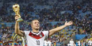 Lukas podolski joue à partir de 2001 pour la sélection allemande des moins de 17 ans. Tscho Poldi Lukas Podolski Verabschiedet Sich Aus Der Nationalmannschaft Wir Blicken Zuruck Kolner Stadt Anzeiger