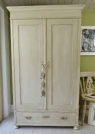 1001 Idees Pour Relooker Une Armoire Ancienne Relooking Armoire Armoire Ancienne Customiser Armoire