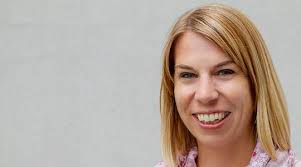 Susanne Häfliger, unsere Direktkunden-Spezialistin. "Als Kind hatte ich  leider nie die Möglichkeit ins Ausland zu reisen. An meinen ersten Flug mit  17 Jahren, erinnere ich mich noch, als wäre es gestern gewesen.