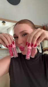 Kuri spalva jums labiausiai patiko ? 💋 Golden Rose lūpų blizgesys Plumped  #makiazas #makiazassau #kosmetika #goldenrose www.goldenrose.lt