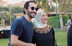 وكانت منى قد إعترفت سابقاً خلال مقابلة. Ø£Ø­Ù…Ø¯ Ø­Ù„Ù…ÙŠ ÙˆÙ…Ù†Ù‰ Ø²ÙƒÙŠ Ø§Ù„Ù…ØµØ±ÙŠØ§Øª Ù„Ø§ÙŠÙ‚Ù‡Ø±Ù† ÙˆÙ…Ø§ ØªÙˆÙ‚ÙÙ‡Ù…Ø´ Ø¶Ù„Ù…Ø© ØµÙˆØ± Ø¨ÙˆØ§Ø¨Ø© Ø§Ù„Ø£Ù‡Ø±Ø§Ù…