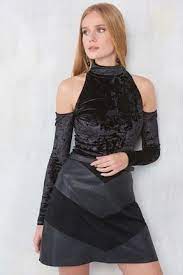 siyah kol detayli kadife bluz moda stilleri kadin resmi elbise