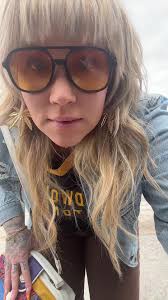 SO HAPPY #marketplace #thrifted