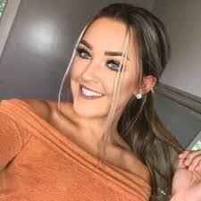 Amber Collett's Instagram, Twitter & Facebook