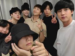 Lagu duet jimin dan v bts yang berjudul friends dikabarkan masuk dalam list soundtrack untuk film marvel eternals. Member Bts J Hope V Dan Jimin Beri Bocoran Tentang Lagu Yang Bakal Rilis 21 Agustus 2020 Portal Jember